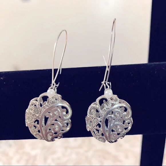 Round Filagree Earrings Drop Dangle Silver Tone 2.5” Gorgeous - Picture 2 of 4